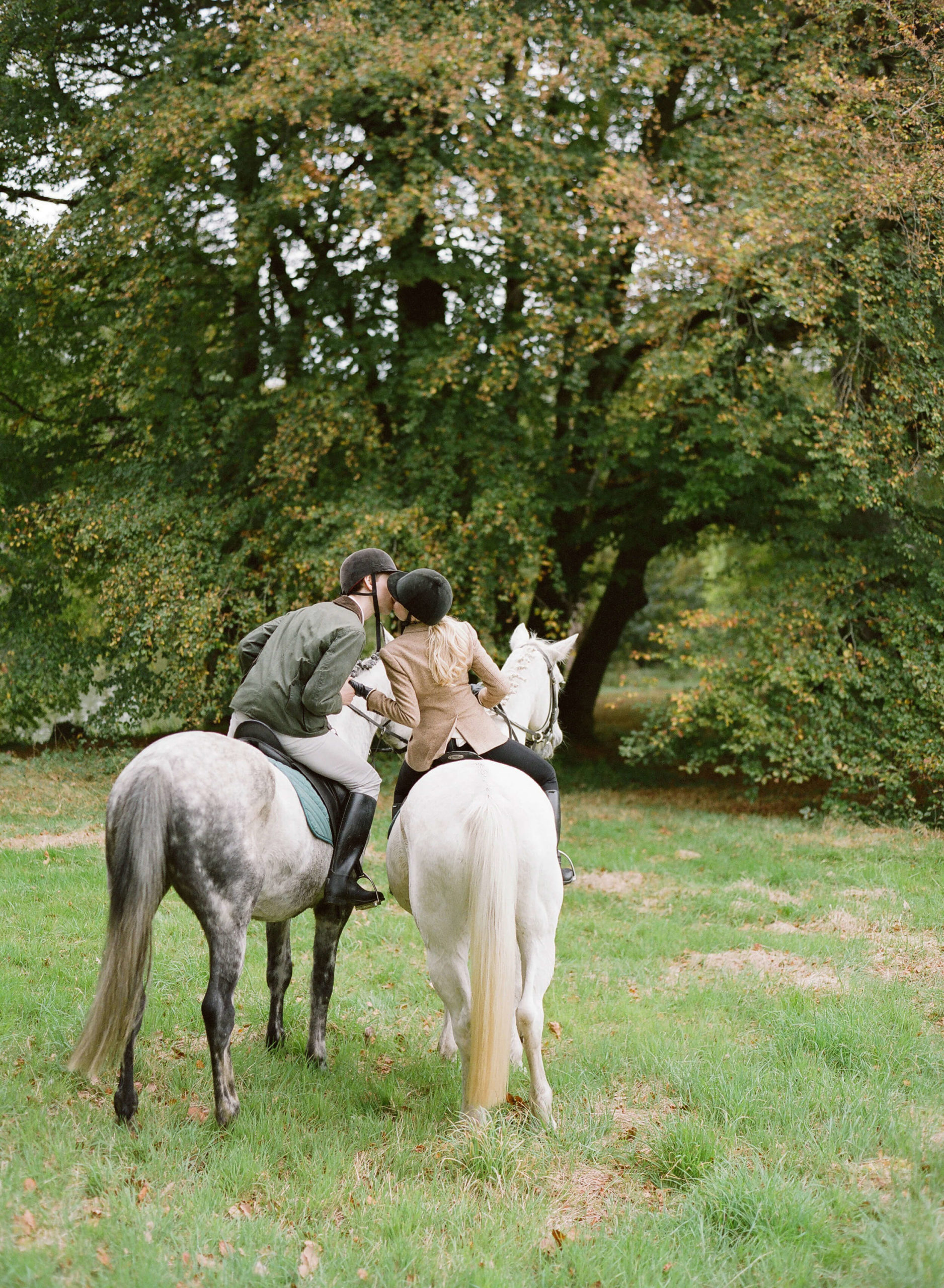 couple horseback riding in Ireland