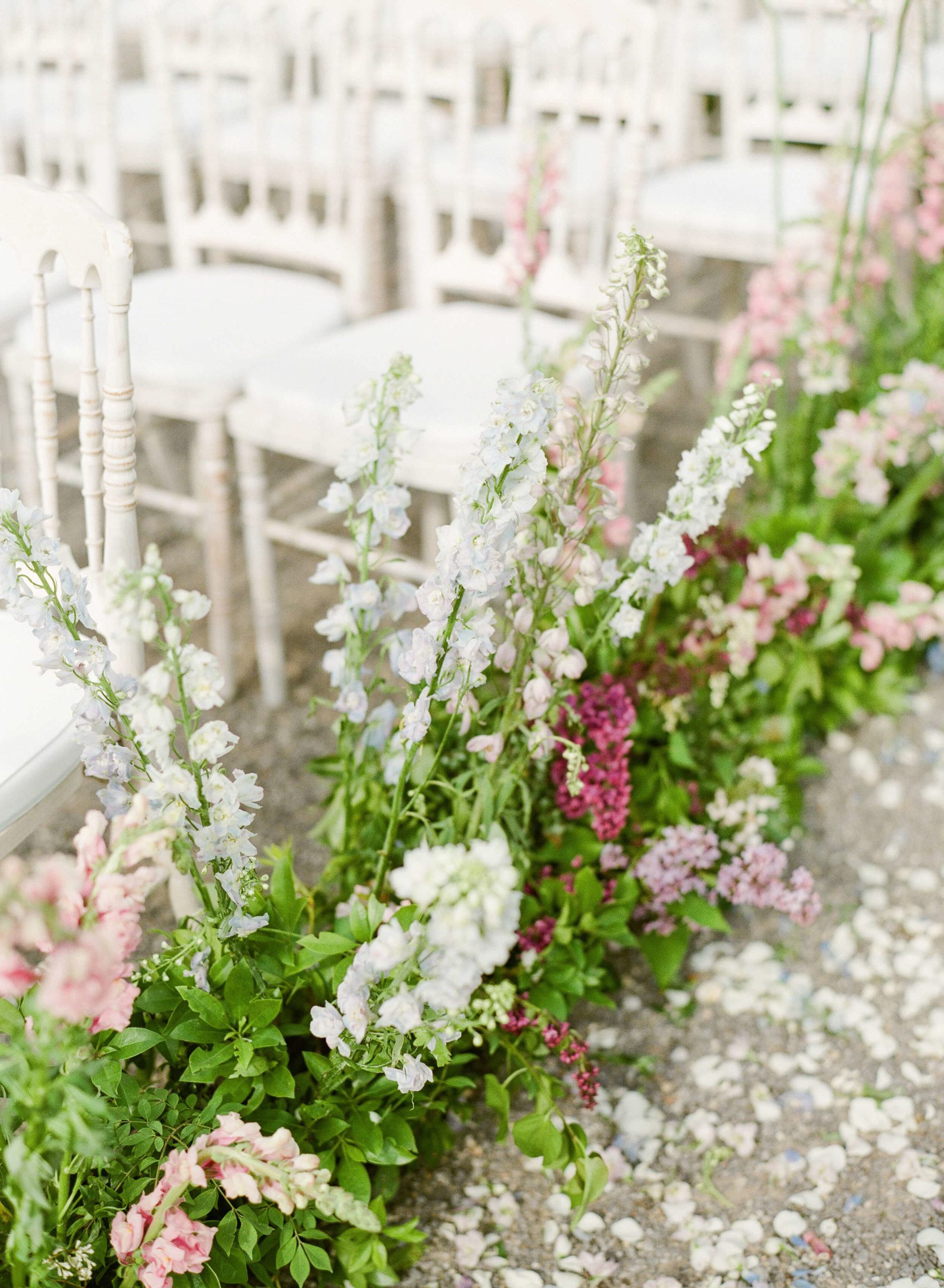 snapdragon florals at outdoor garden wedding ceremony