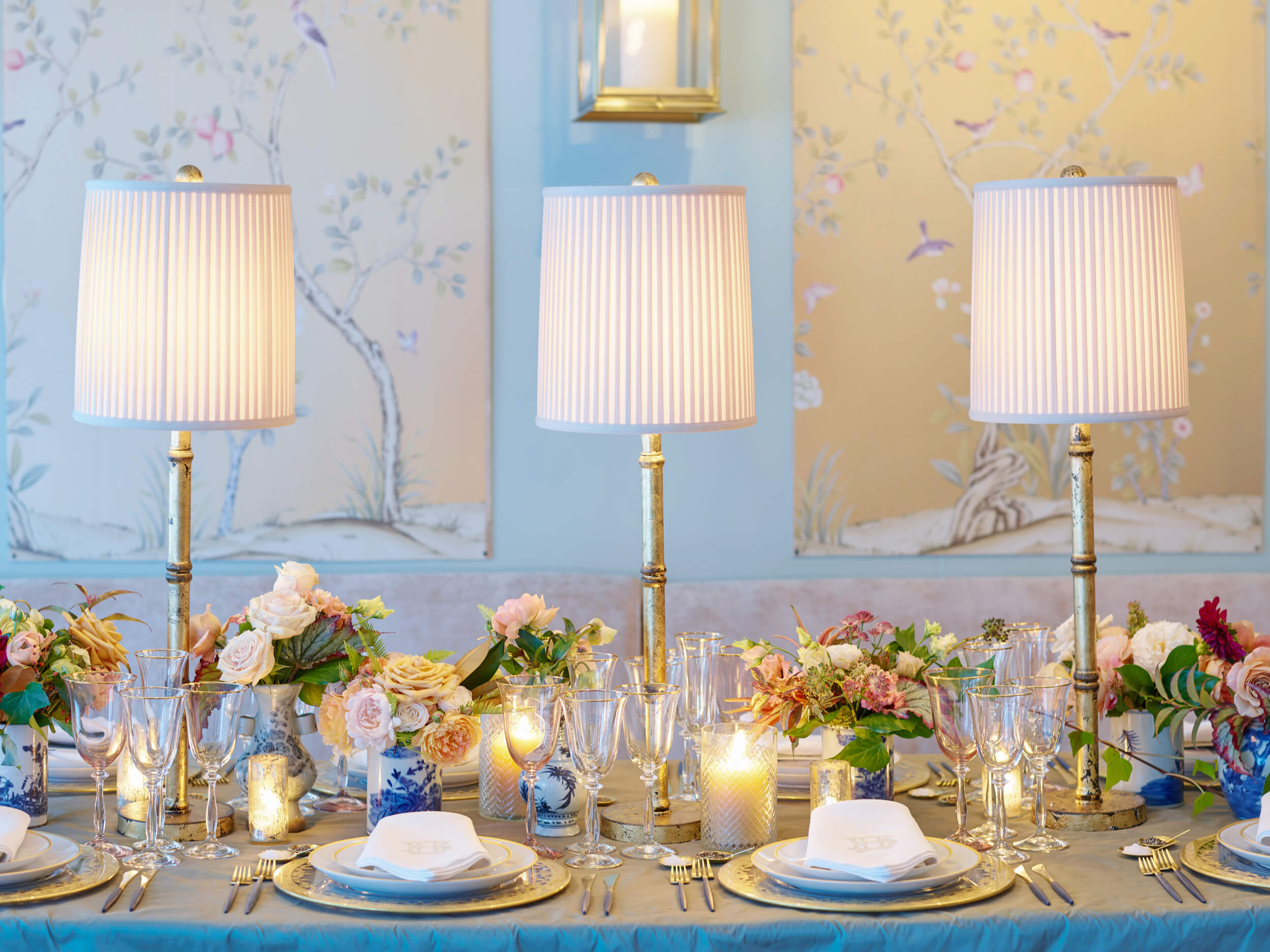 sustainable table decor using lamps and glassware 
