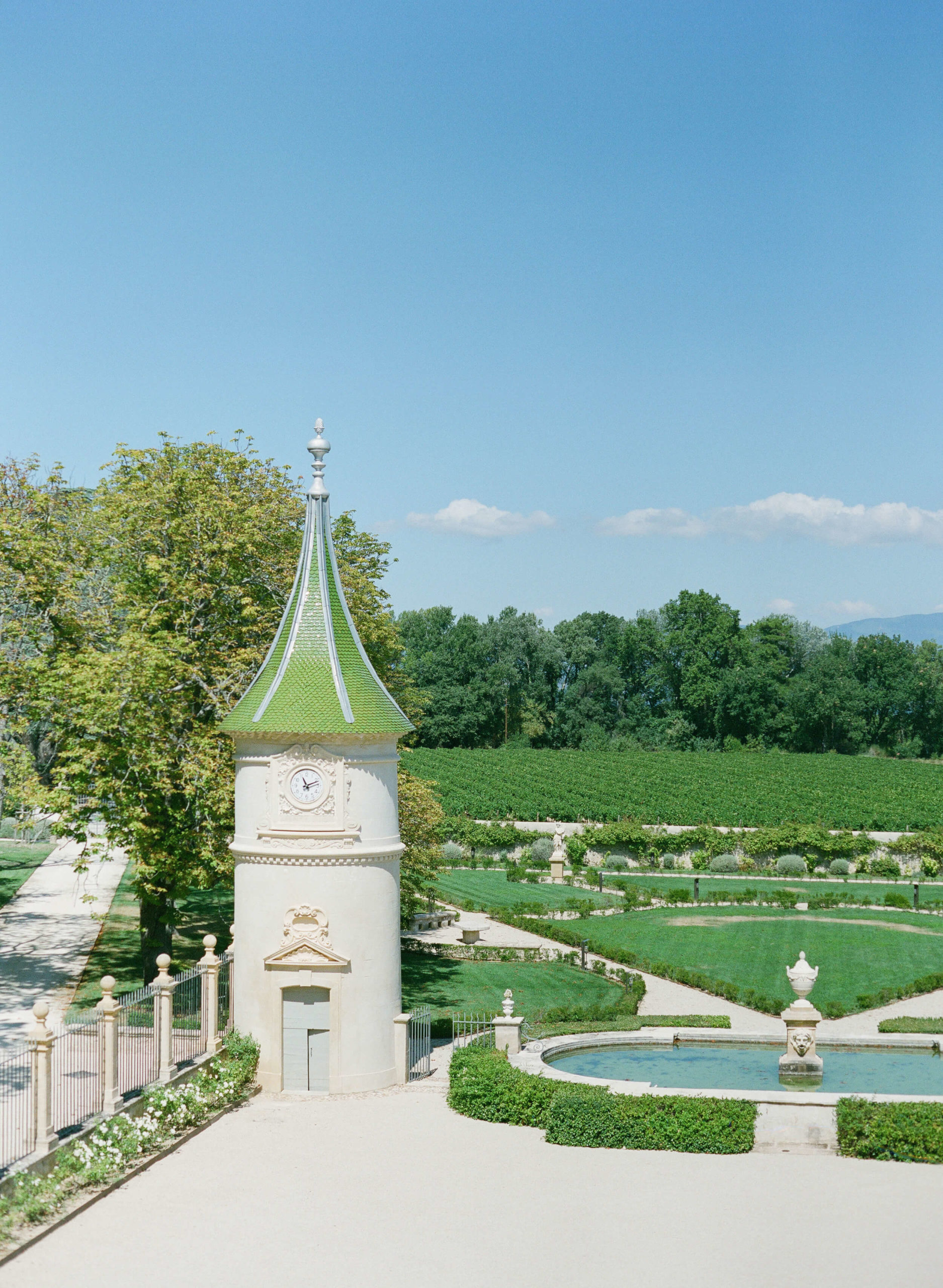 Château de Fonscolombe gardens