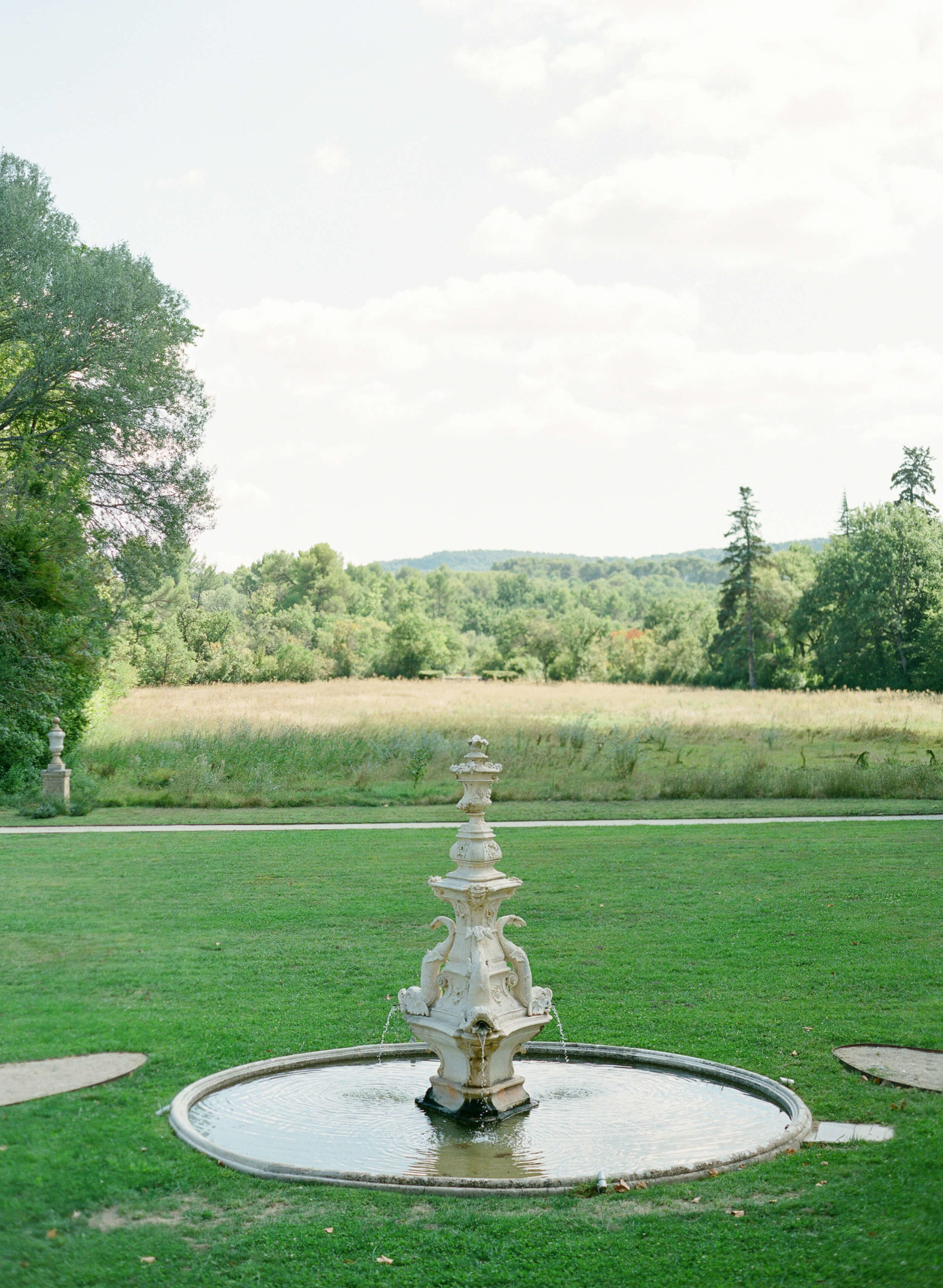 Château de Fonscolombe fountain
