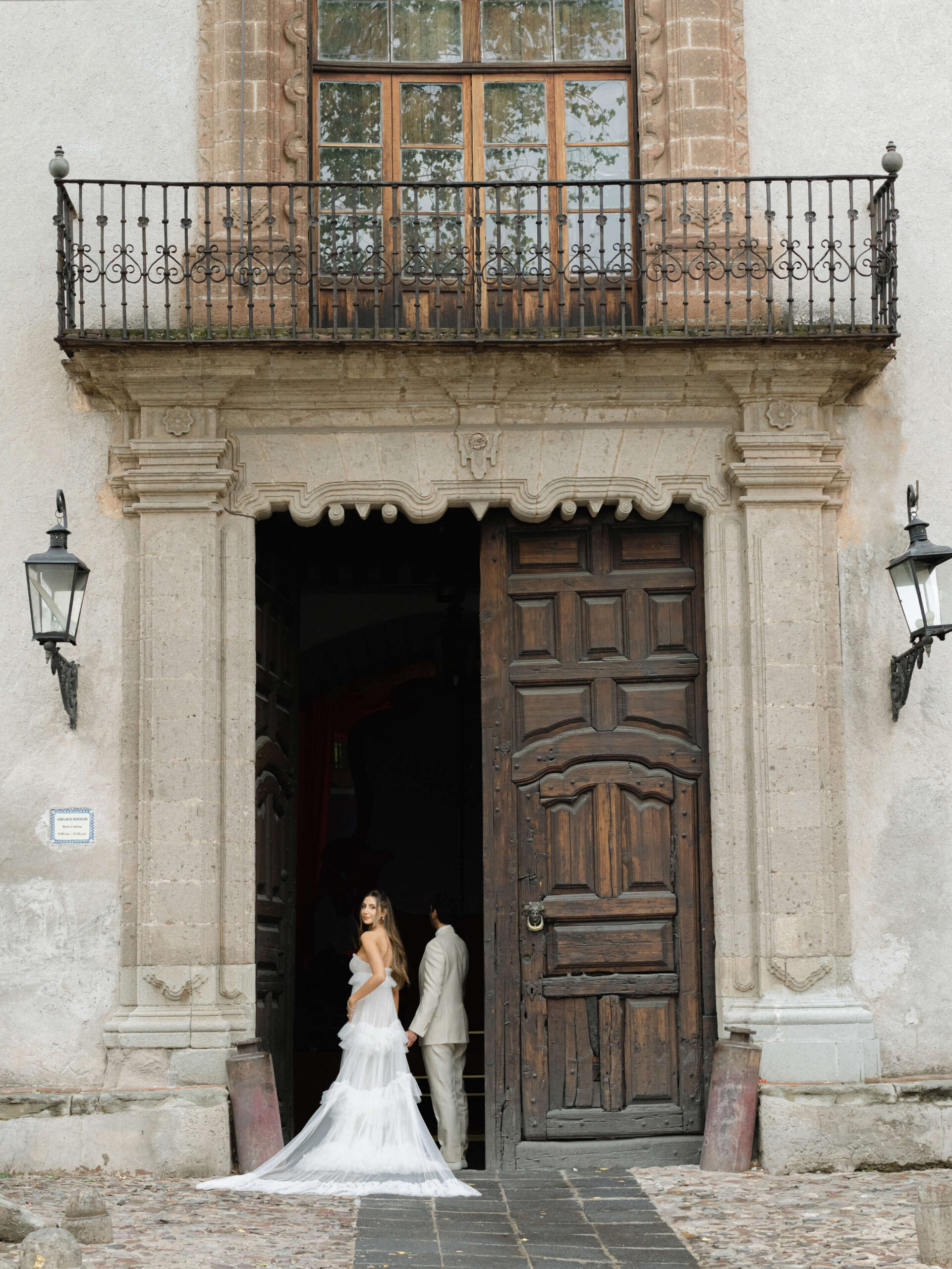 Ashley and Brian walking into the Santa Mónica Hacienda Museum for their welcome party